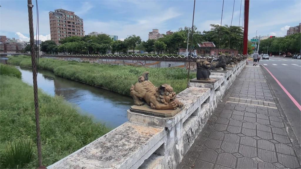 竹北翰林橋銅獅　油亮臉頰意外掀起網路熱潮