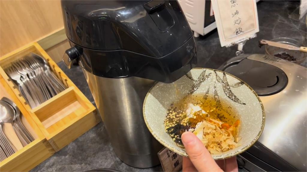 台灣趴趴走/到台南暢貨中心美食街吃串炸!多種食材任君選!要吃DIY自己來!