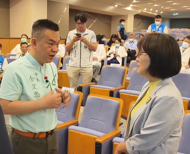 不分區立委vs.現任市長　林月琴戰余文忠社福交鋒