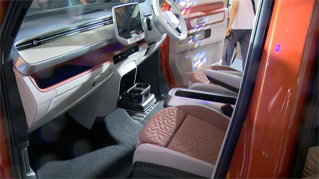 嘉年華會經典車款齊聚 福斯 ID.Buzz純電廂型車首度在台亮相