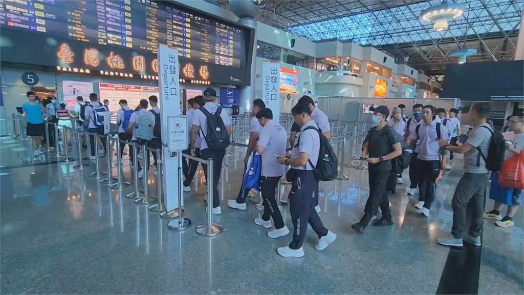 台灣棒球代表隊前往亞運　中職會長蔡其昌贈加菜金