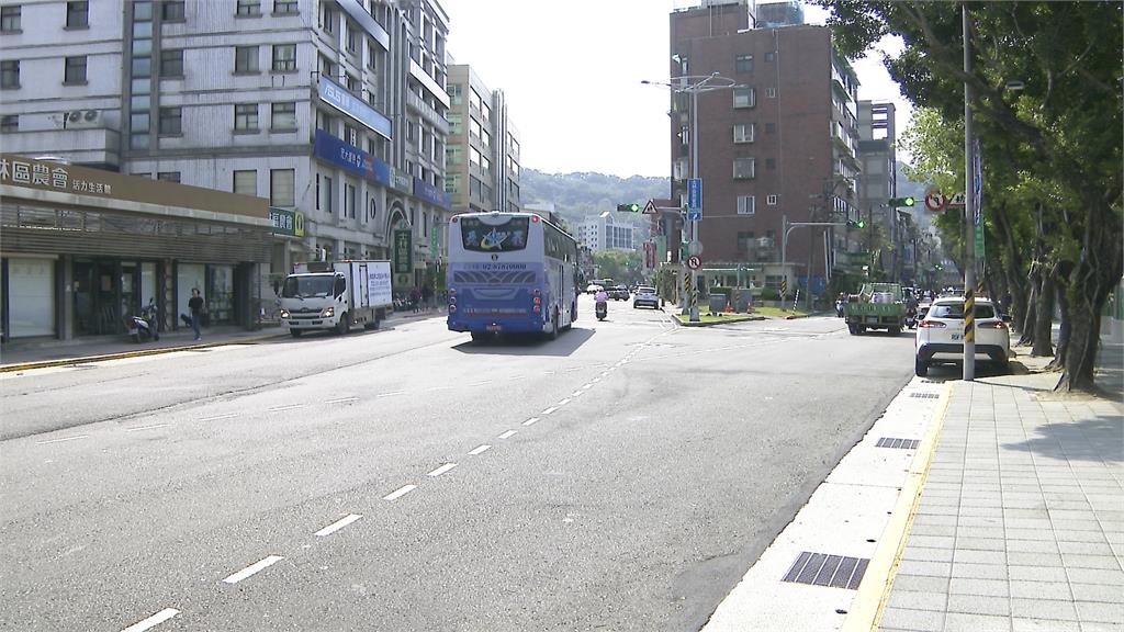 士林騎士疑未注意左轉車　被撞噴飛頭部重創身亡