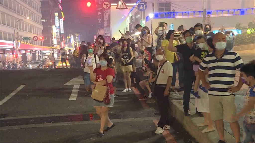 「雞籠中元祭」花車遊街 花燈+電音舞曲迴盪街巷