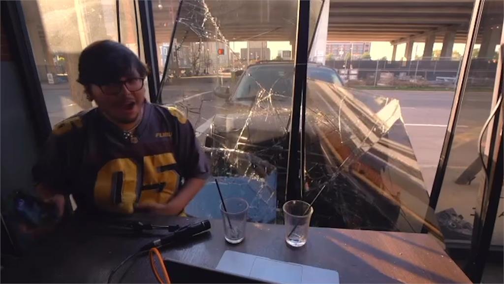 《絕命終結站》情節！網紅咖啡廳拍片　錄下「失控車輛」朝他們撞擊瞬間