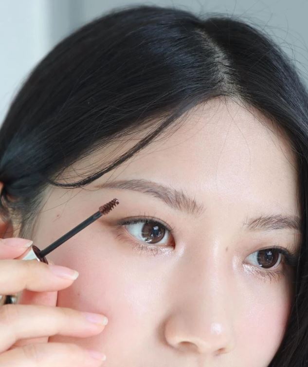眉毛怎麼畫都怪?4方法找到適合的眉型!掌握關鍵1/2,眉毛畫對顯臉小、五官精緻