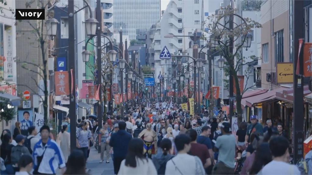 東京神樂坂「貓妖節」提前登場　民眾扮貓上街狂歡