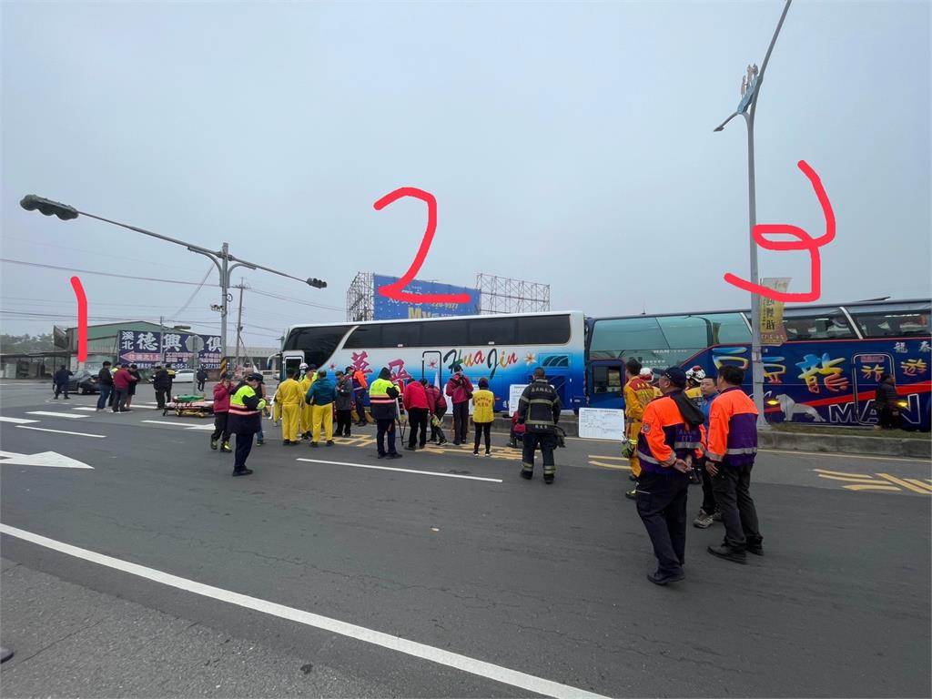 快新聞/嘉義進香團2遊覽車追撞 23傷緊急送醫救治中