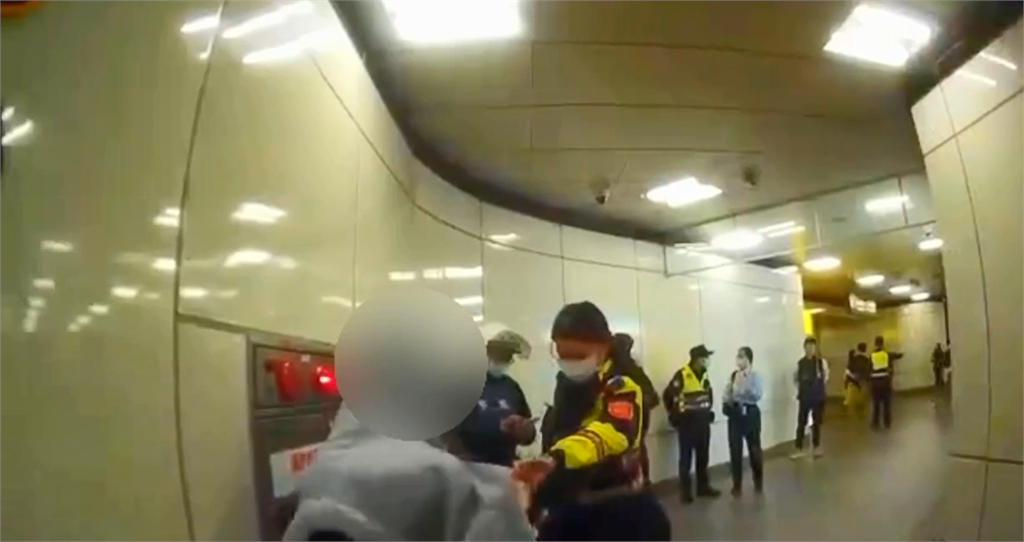 最新／發生爭執就喊殺人？婦人北捷口角後情緒激動　警幸查嘸違禁品