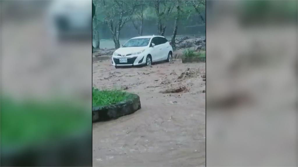 「尼莎」颱風夾帶驚人雨勢 宜蘭明池山莊停車場擋土牆遭沖破