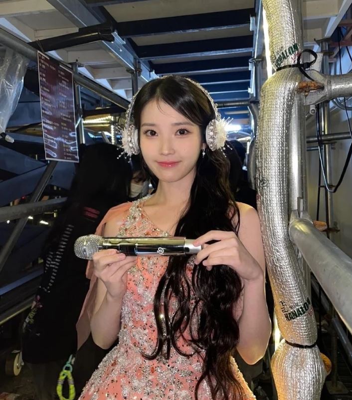 IU唇膏類似色推薦!IU演唱會「粉嫩嬰兒唇色」掀討論 一抹減齡、好感度高、日常超適合
