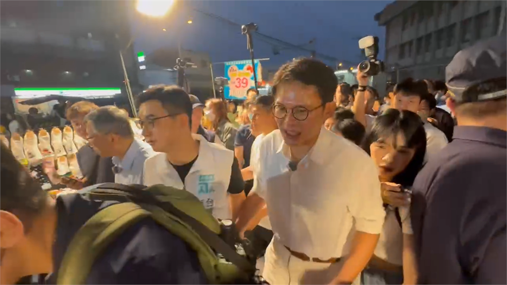 快新聞／黃國昌被嗆了！現身精誠夜市助選被罵「超速仔」尷尬反應全部光