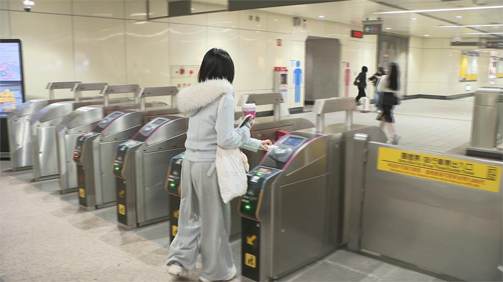 得不償失! 捷運站內吃水煎包挨罰 男子找站務鬧事恐再吃罰單