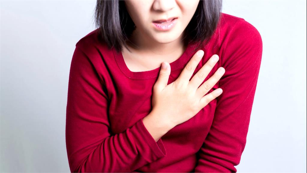 13歲少女胸悶檢查出「12公分大腫瘤」壓迫心臟　罹罕見淋巴癌