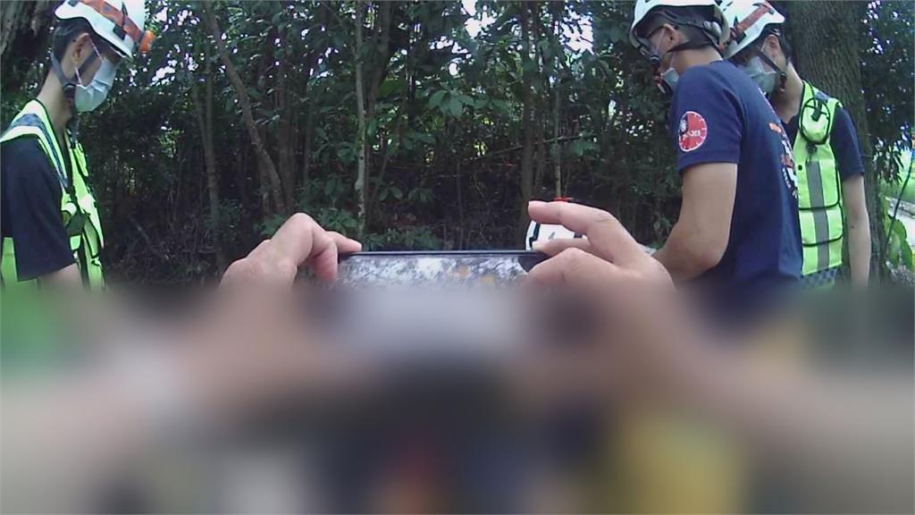 疑吃藥精神不濟! 女騎士自撞摔水溝喪命