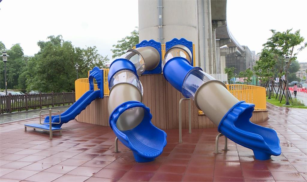 兒童溜滑梯驚見「阿公阿嬤交纏激戰」!不雅畫面全被拍…男女主下場慘了