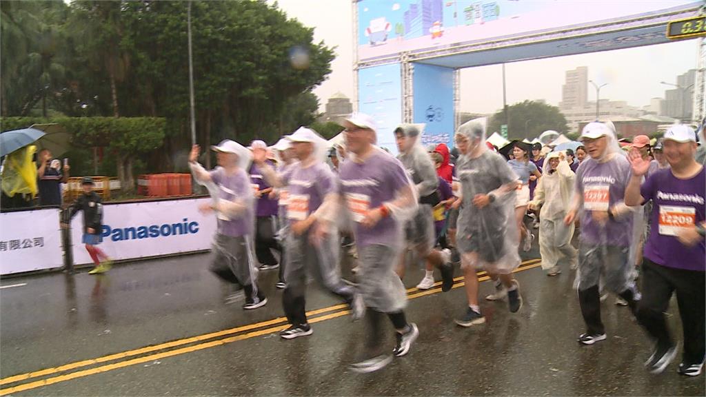 「台北城市路跑賽」開跑！　逾萬名跑者齊聚凱道響應