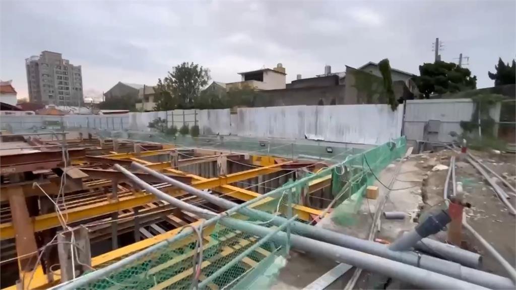 房子矮一截急撤!新竹東大路施工地層下陷 工地代表與民眾爆口角