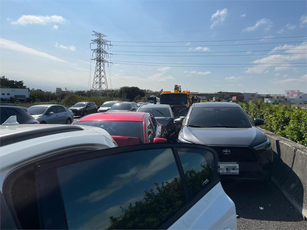 最新／耶誕節出事！國1彰化段8車連環撞　8人受傷送醫