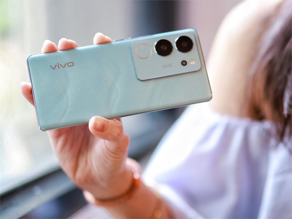 女力覺醒！集美們最愛iPhone 15、vivo V29狂降5千