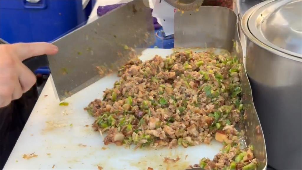 台中大慶夜市飄香！　天津老闆秀手藝「肉夾饃」大排長龍