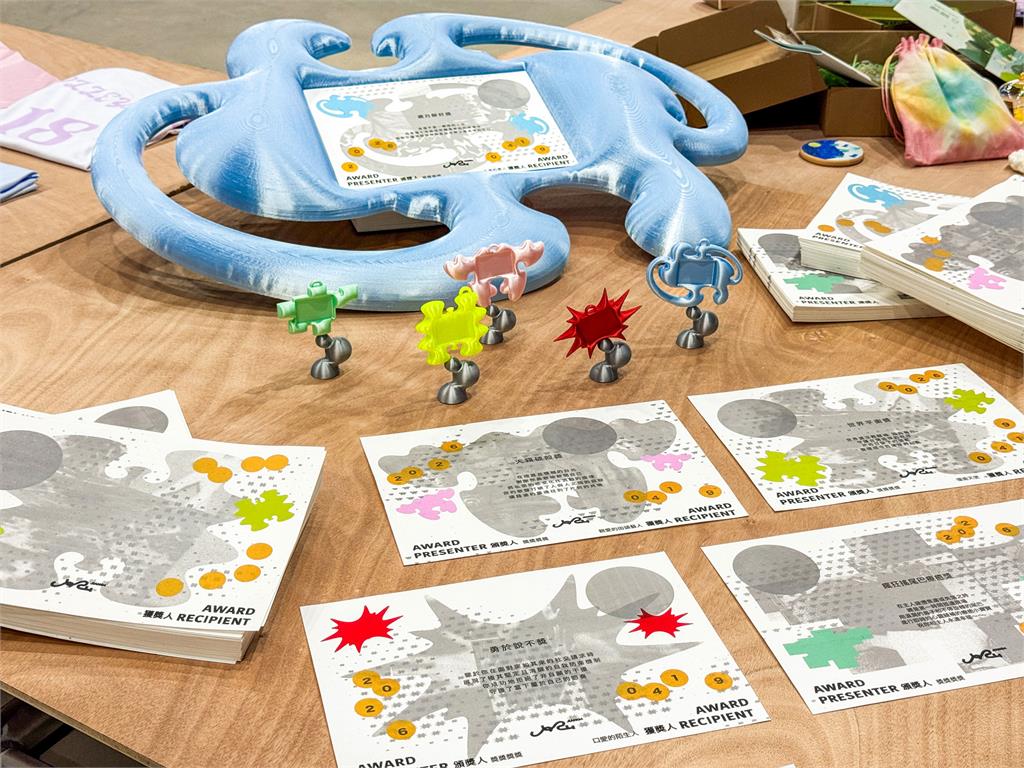 世新大學圖傳系畢展「年筋人」進行中　5作品入圍設計競賽