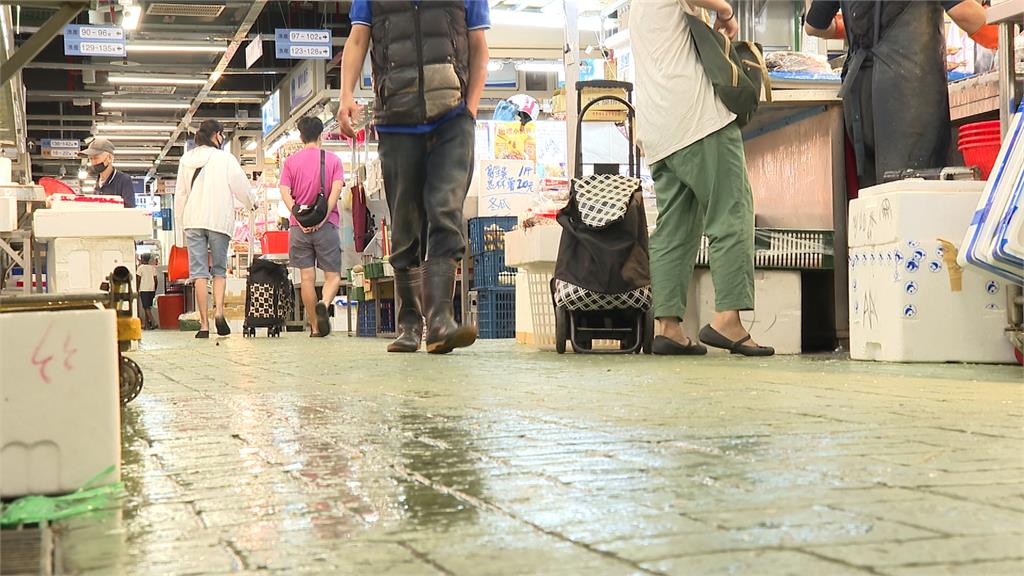 環南市場開幕首日就被罵　攤商怨「生意掉7成、動線亂」