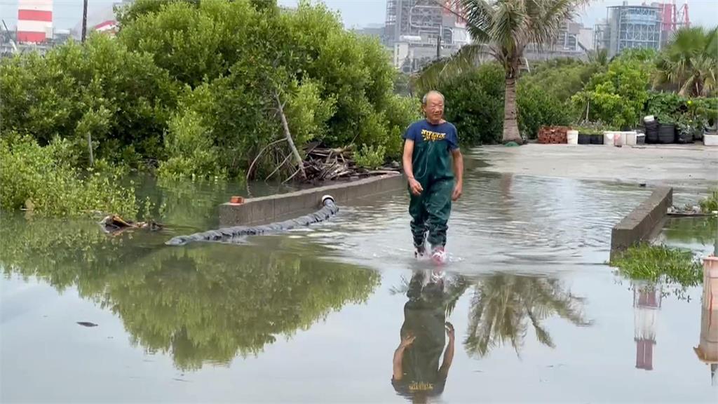 高雄路竹、茄萣海水倒灌　一度淹進社區住家