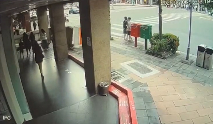 快新聞／北市東區台哥大招牌突掉落　路人遭砸傷急送醫