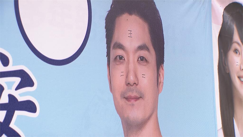 競選看板畫成花貓！　婦人惡搞塗鴉被逮捕