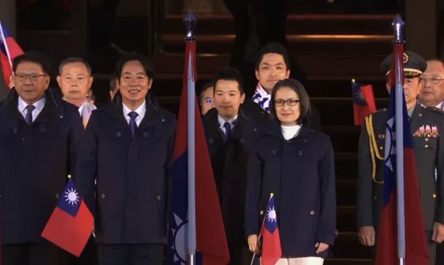 傳辛柏毅「扛-40℃低溫」沒防寒衣！網諷「高官風衣貴鬆鬆」專家3點駁斥了