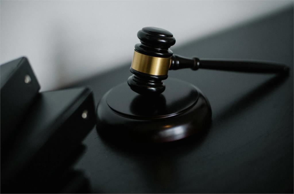 鄰居裝監視器抓違規！台南女「苦吞13張罰單」…法官「1原因」竟全判撤銷