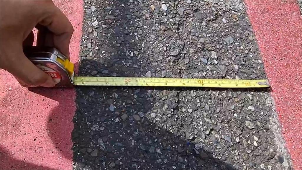 新北汐止喜鵲巷「路寬僅腳長」　禁行汽機車仍見人車爭道