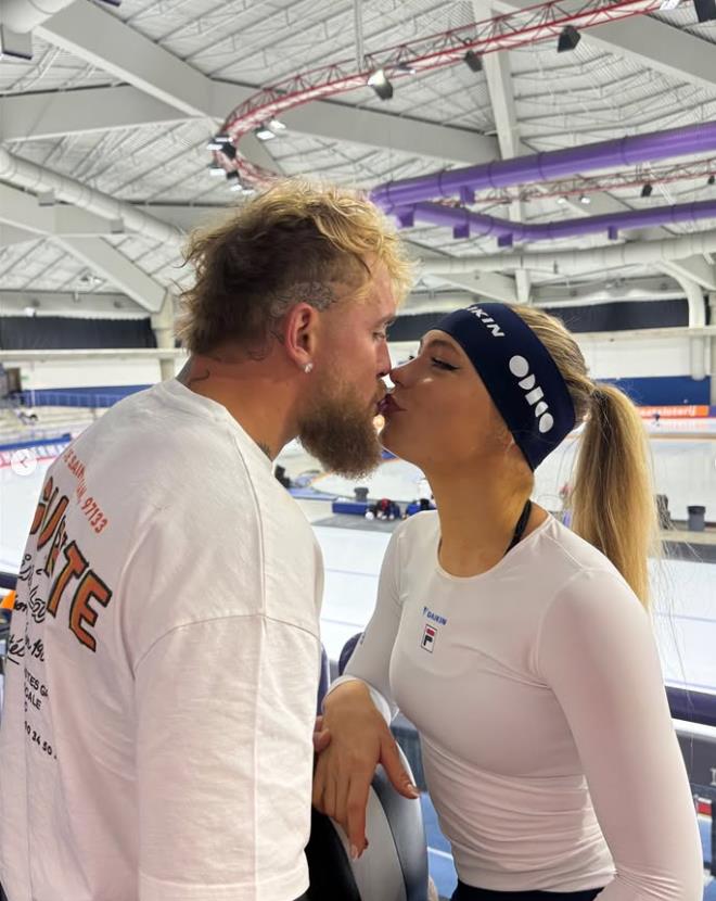 冬奧(影)／荷蘭競速滑冰女神選拔賽意外跌倒！拳擊網紅男友保羅場邊觀戰憂心忡忡