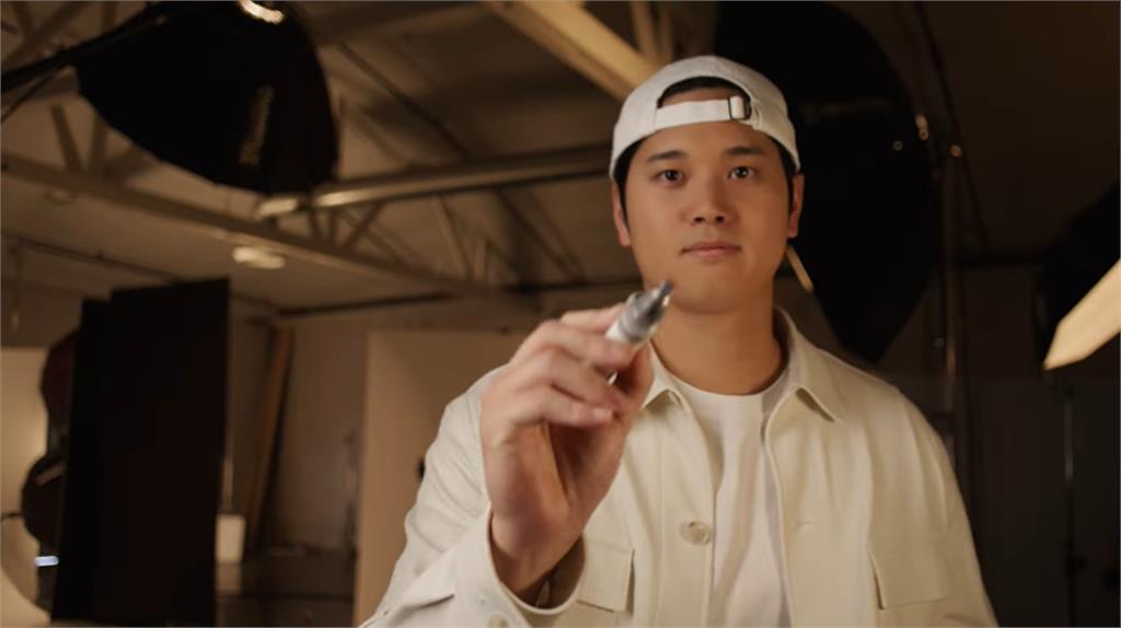 MLB(影)／大谷翔平變身學霸男神！戴上眼鏡扮文青網友大讚帥出新高度