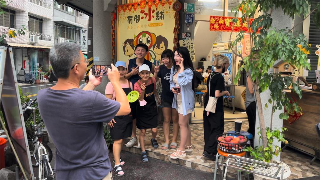 韓籍啦啦隊女神趙娟週現身玉井 泡湯嗑芒果冰美照掀粉絲暴動