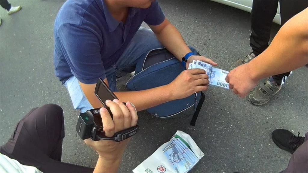 警攻堅嫌跳樓! 詐團成員三樓外牆攀爬到一樓逃逸