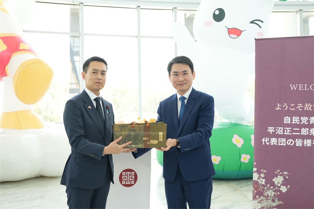 快新聞／50年首訪嘉義！自民黨青年局踏進南台灣　陳冠廷親迎日訪團