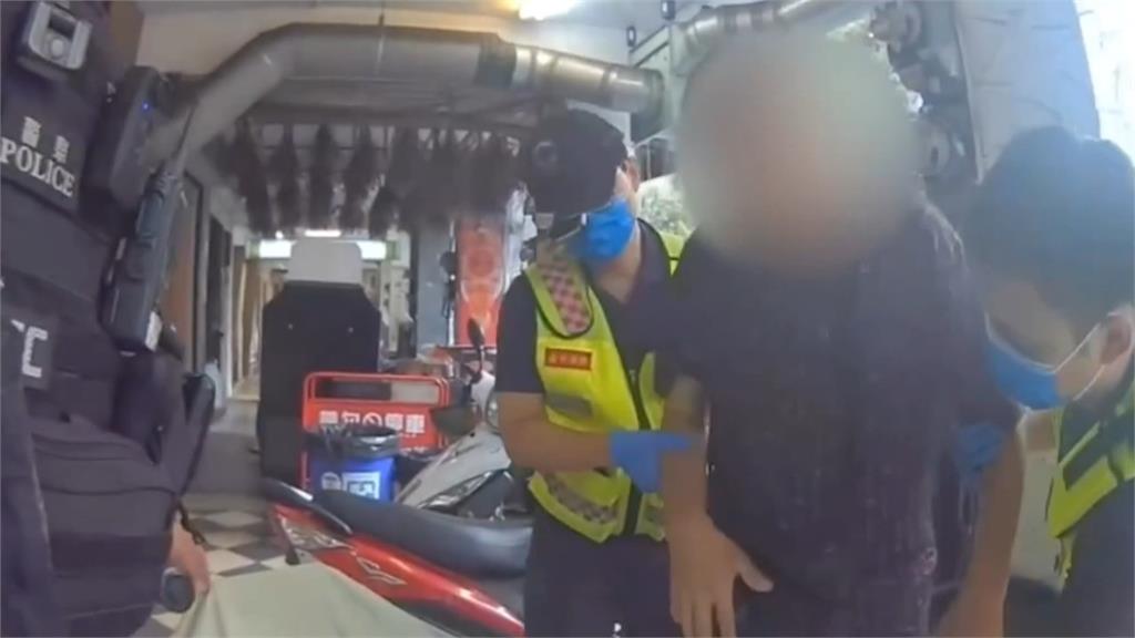 ５０歲男買便當突「定格」趴櫃台　中風？店員報警送醫「急性腦出血」