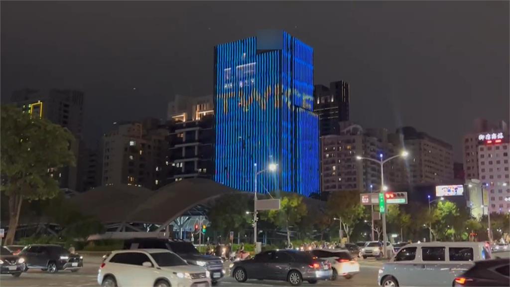 TWICE掀藍色應援潮！　高雄服裝店老闆穿藍衣大跳「What　is　love」