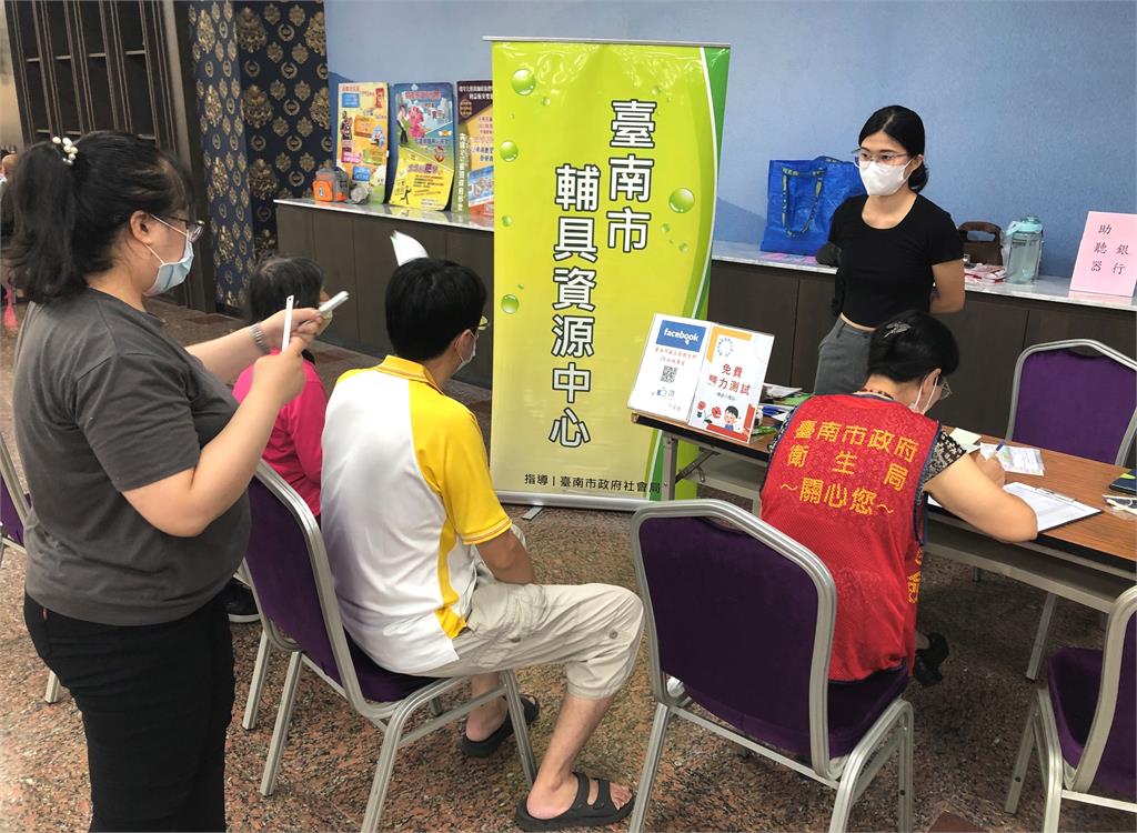 輔具服務全國第一 黃偉哲:聽力篩檢專車進偏鄉