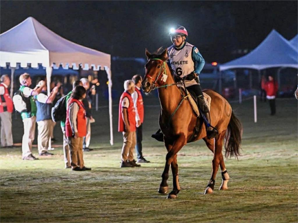 馬術(影)／台灣史上首人完賽！鍾國華征戰「耐力賽」跑120公里！親友團飛泰加油