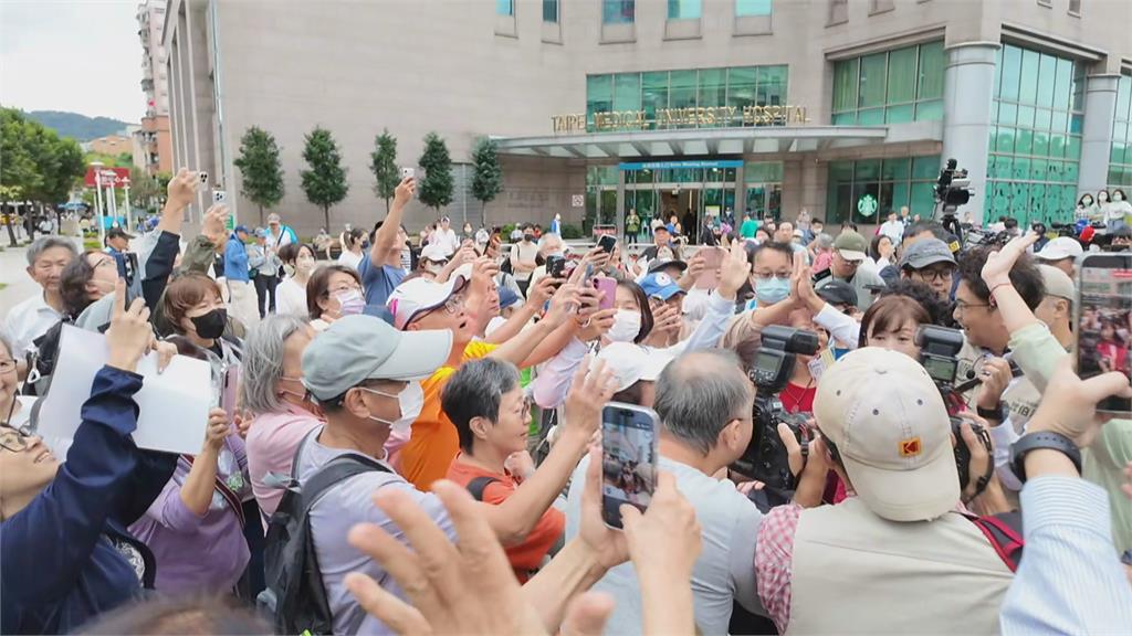 快新聞／國民黨愈打愈大尾！吳興市場驚見「排隊貪食蛇」　沈伯洋發聲了