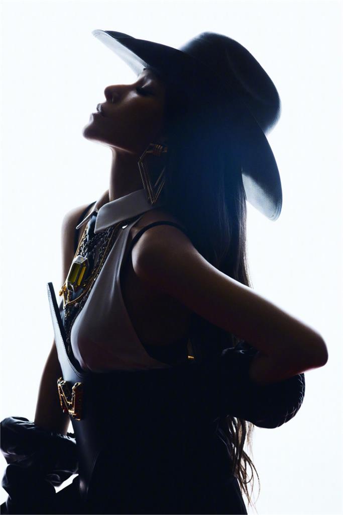 睽違10年回歸跨年!蕭亞軒歷經5次手術 46歲真實狀態全網震撼