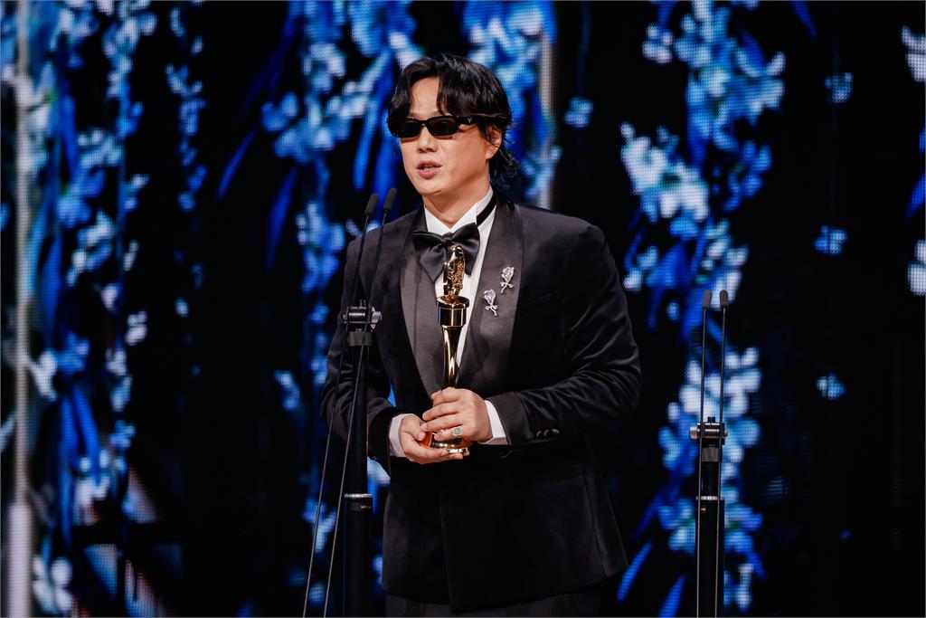金曲37／蕭煌奇5度封台語歌王「嗨到跳起來」！頒獎又玩地獄哏：污辱我的視力