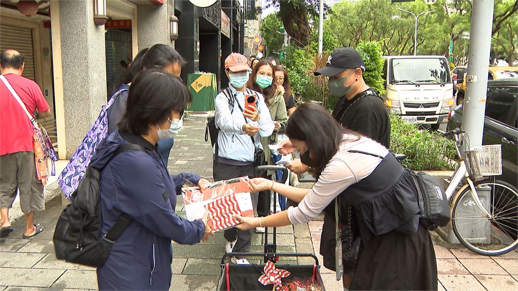 獨／洋流續發威！設計師推「限量風車」　頭香小水滴一早卡位