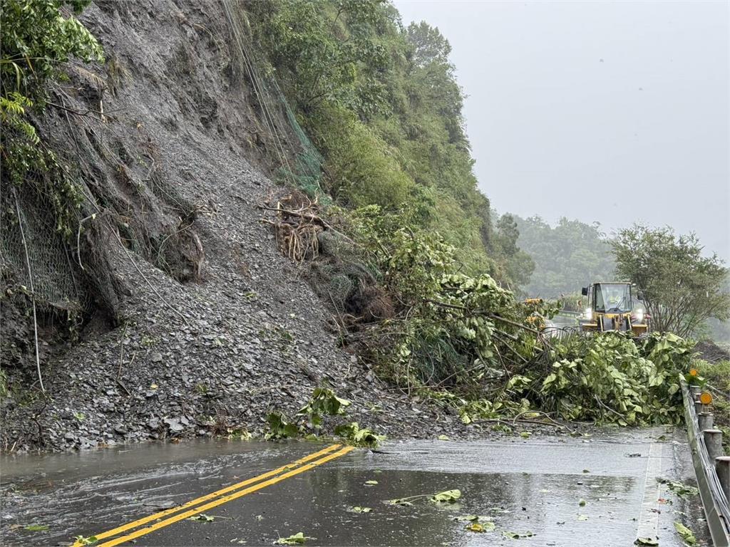 七星嶺步道湧泥流！　台7線土石坍方一度「雙向中斷」
