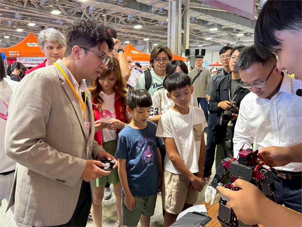 愛天使園遊會11週年溫暖登場　AI機器人、匹克球首亮相　打造融合共好的幸福臺北