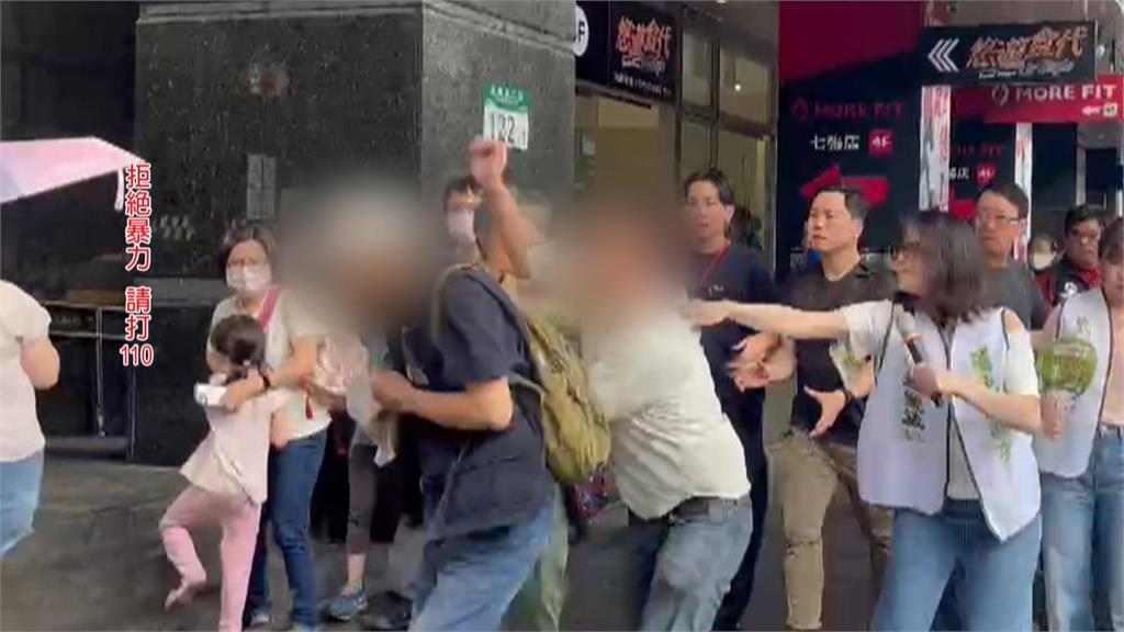 罷免志工團頻傳遭暴力對待 「拔羅波」宣講遭民眾搶麥毆頭