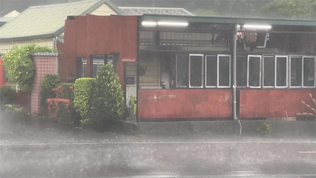 紅霞颱風外圍環流發威　大雨狂炸花東地區　