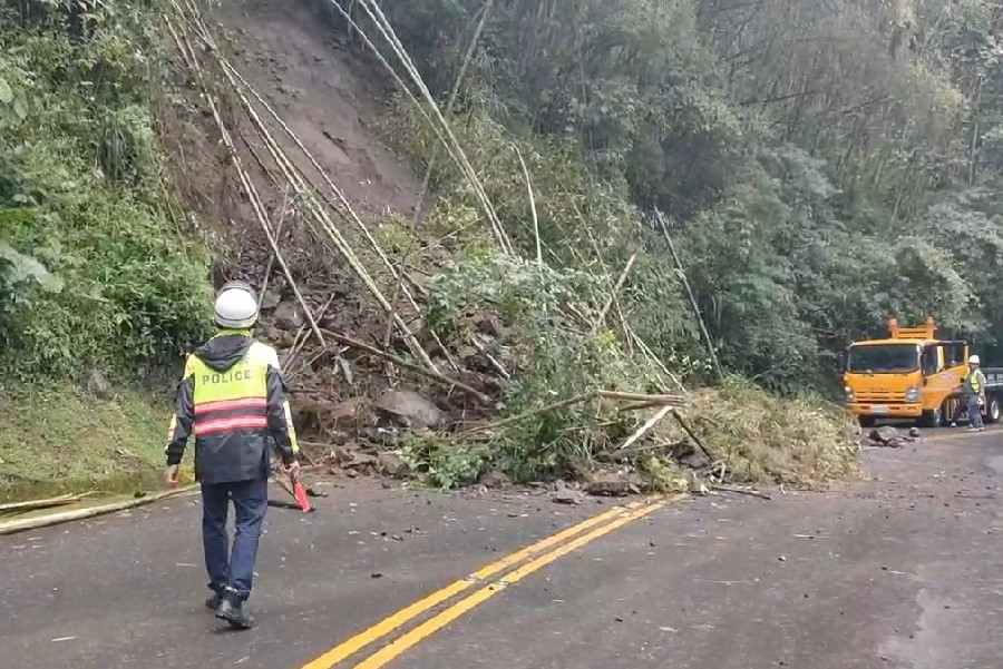 快新聞／大雨影響　嘉義阿里山公路土石坍方、南投信義鄉道路中斷